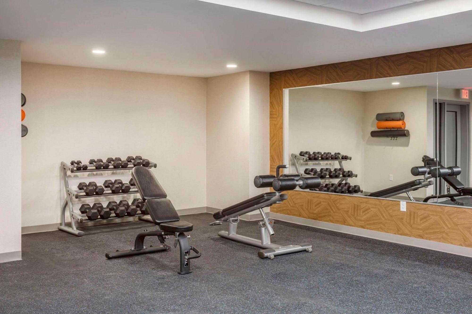 Comfort Inn & Suites Newark Liberty International Airport Εξωτερικό φωτογραφία