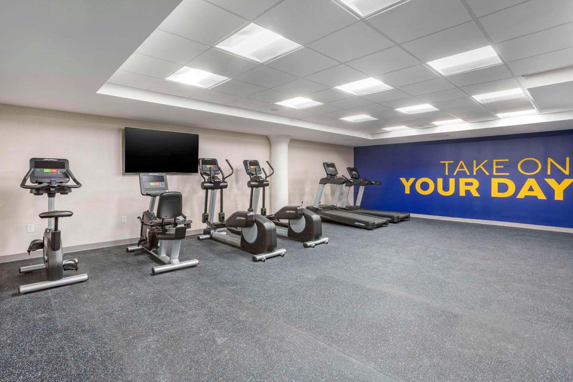 Comfort Inn & Suites Newark Liberty International Airport Εξωτερικό φωτογραφία