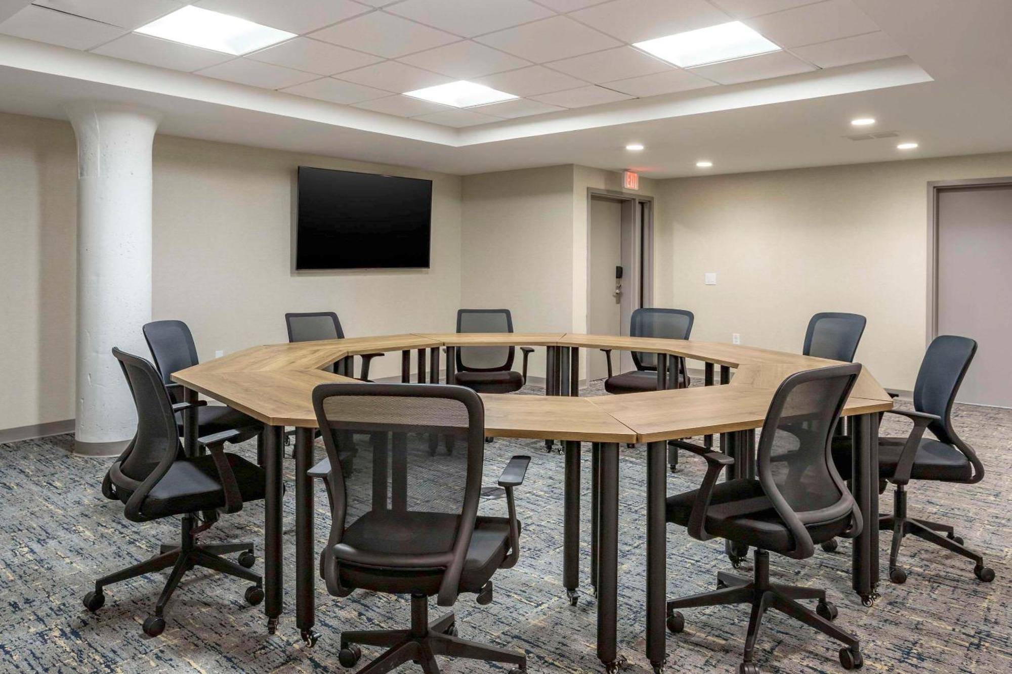 Comfort Inn & Suites Newark Liberty International Airport Εξωτερικό φωτογραφία
