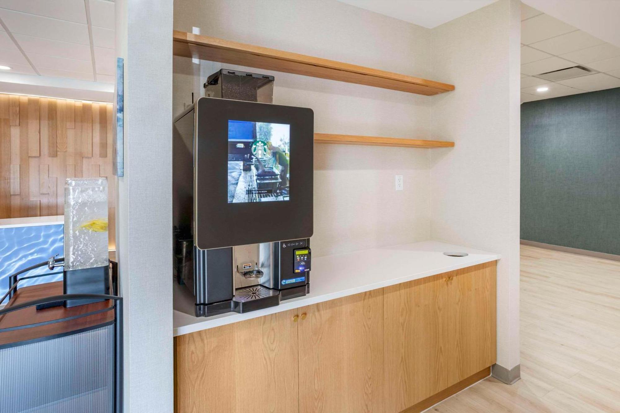 Comfort Inn & Suites Newark Liberty International Airport Εξωτερικό φωτογραφία