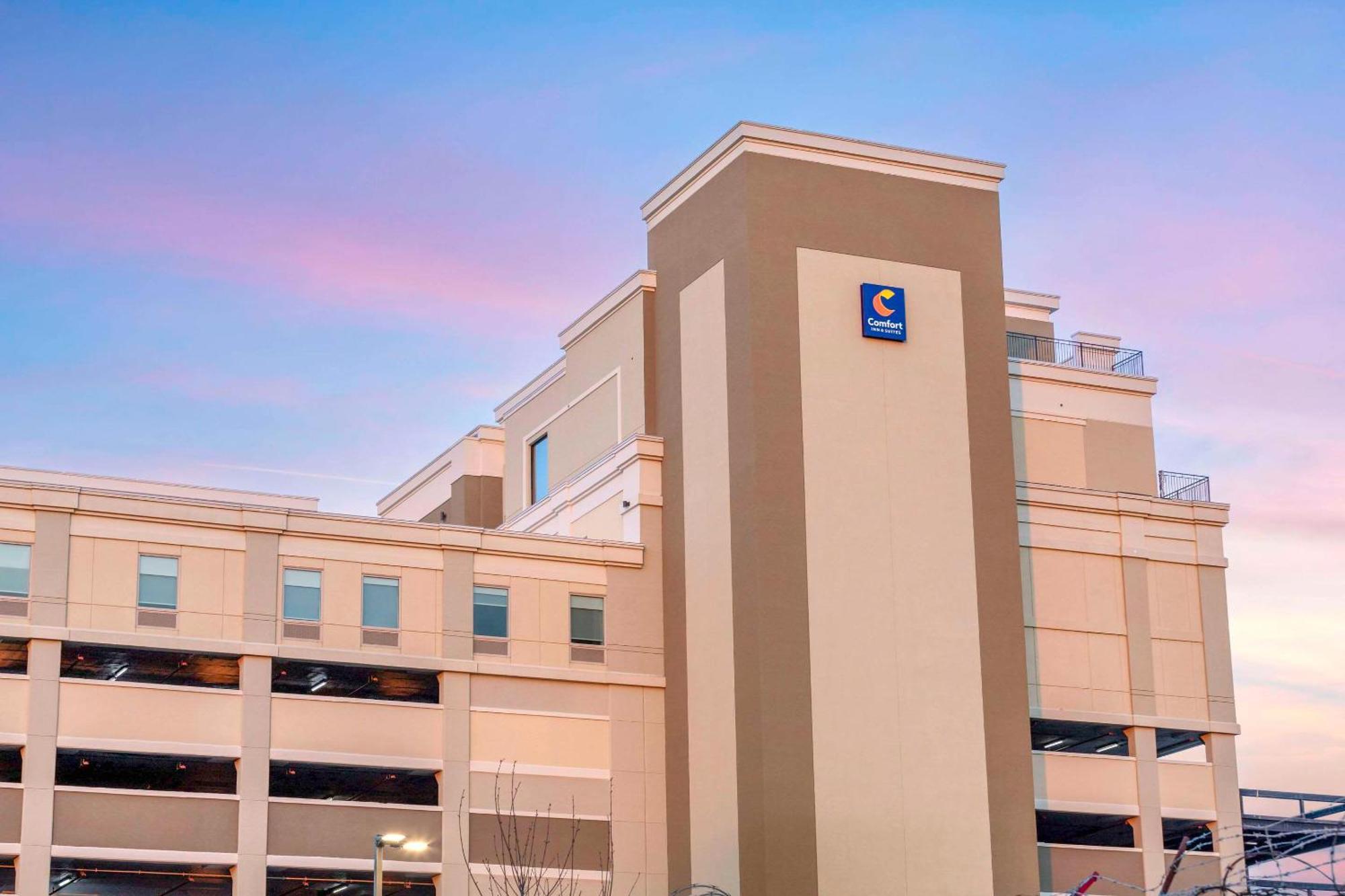 Comfort Inn & Suites Newark Liberty International Airport Εξωτερικό φωτογραφία