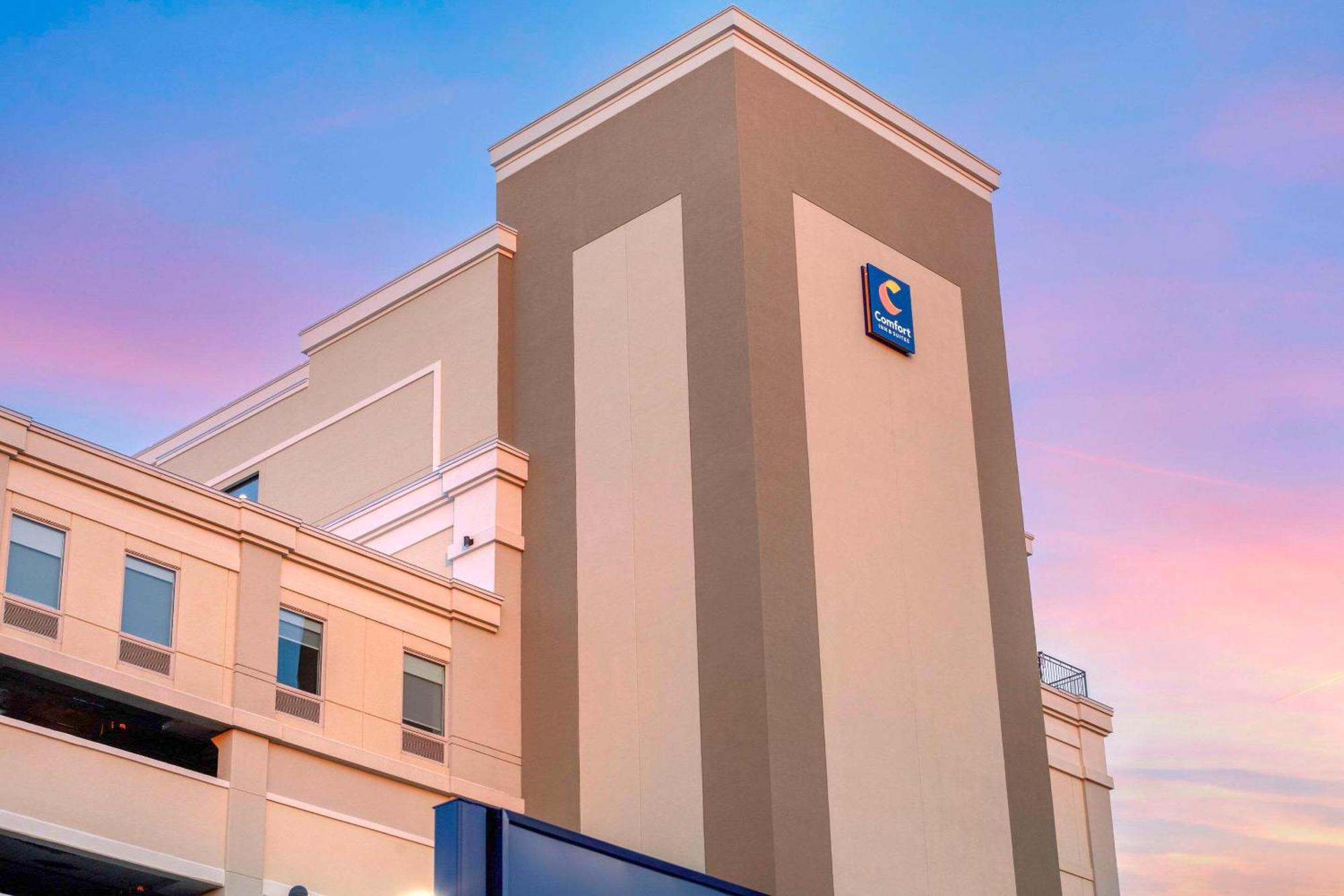 Comfort Inn & Suites Newark Liberty International Airport Εξωτερικό φωτογραφία