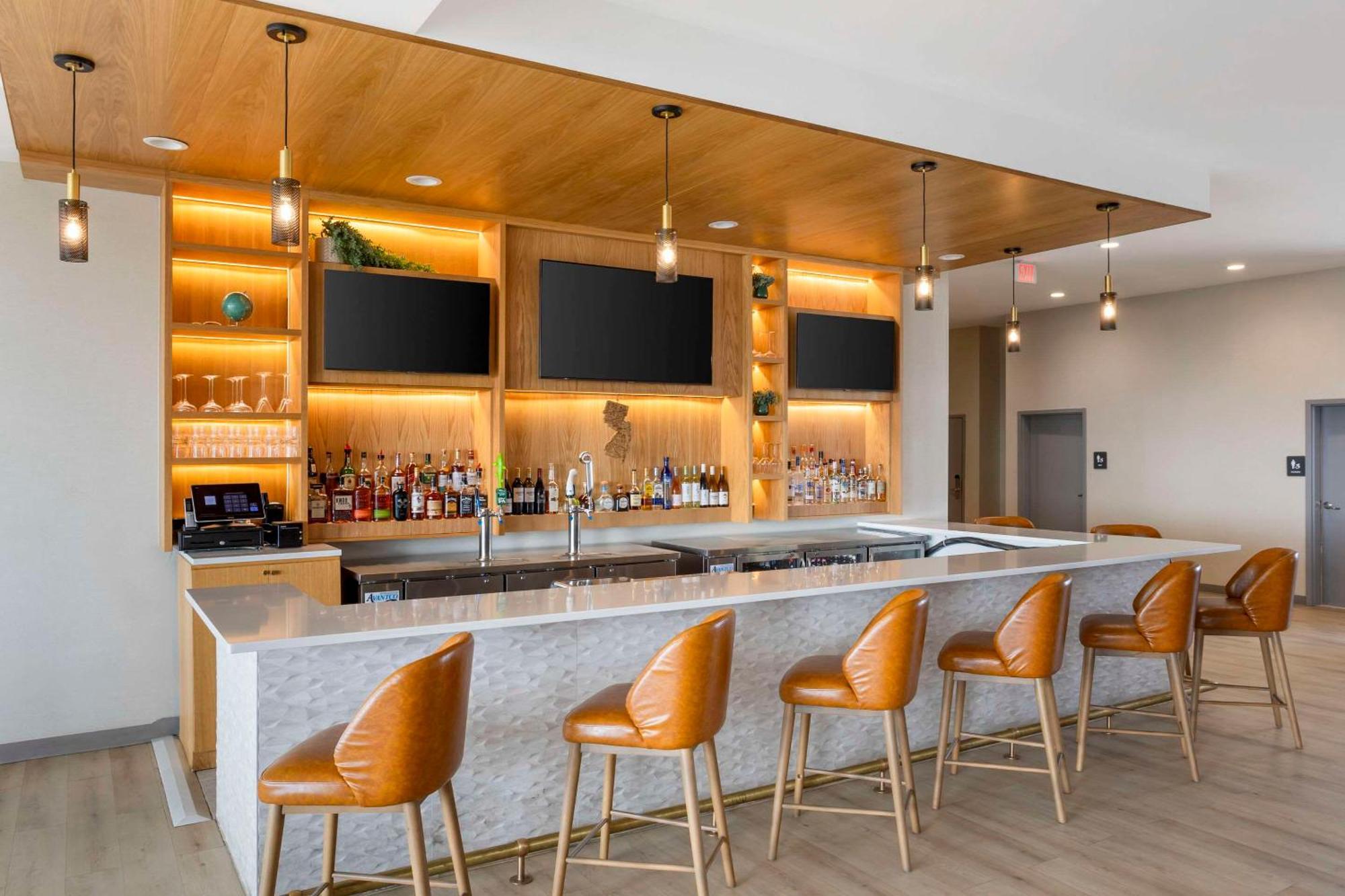 Comfort Inn & Suites Newark Liberty International Airport Εξωτερικό φωτογραφία