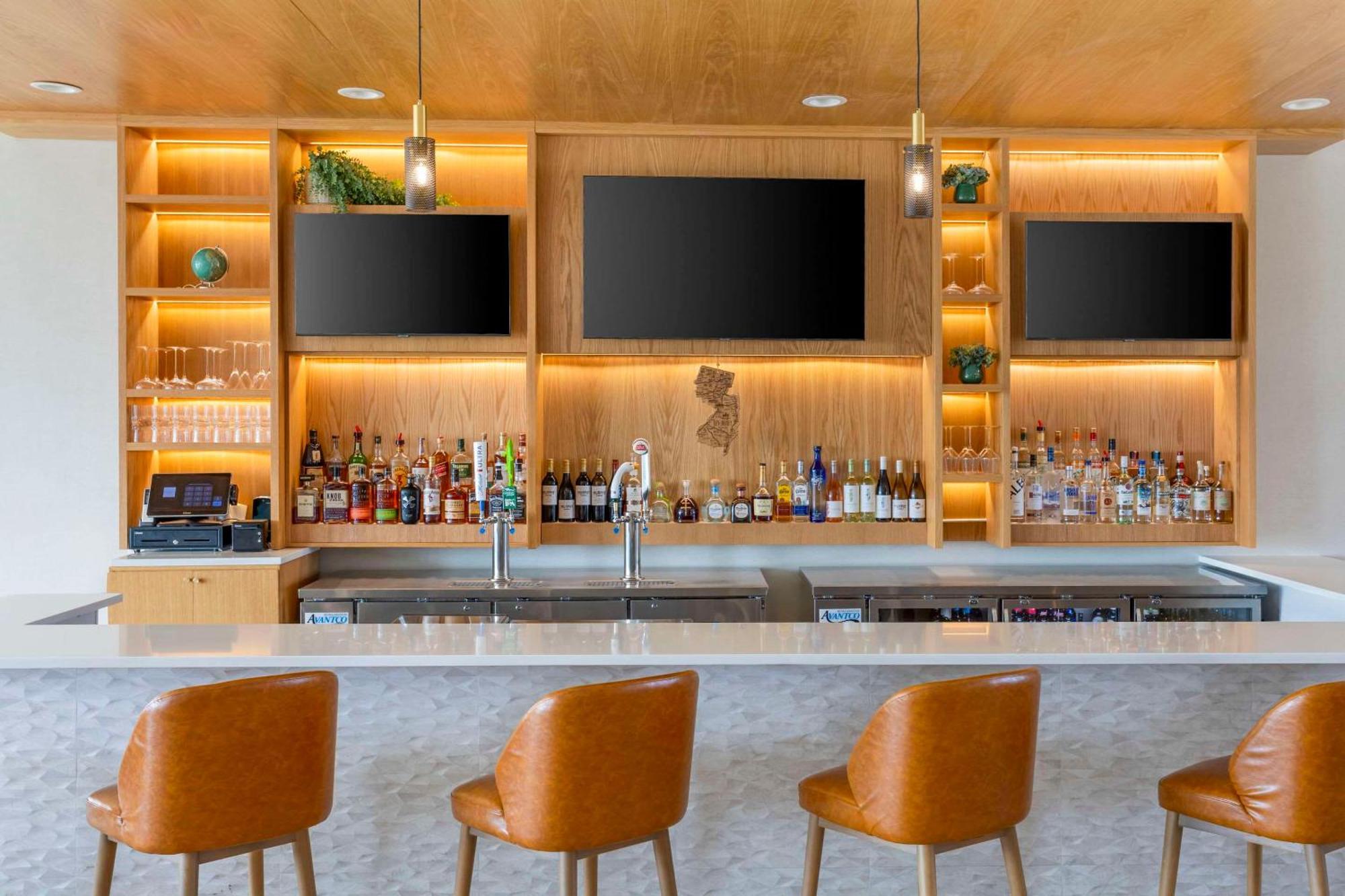 Comfort Inn & Suites Newark Liberty International Airport Εξωτερικό φωτογραφία